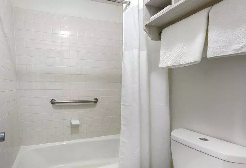 فندق Suburban Studios Cookeville