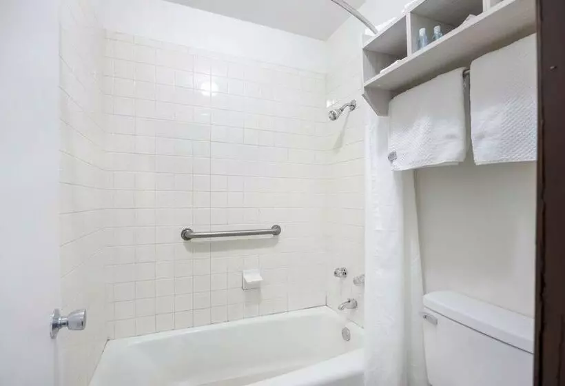 فندق Suburban Studios Cookeville