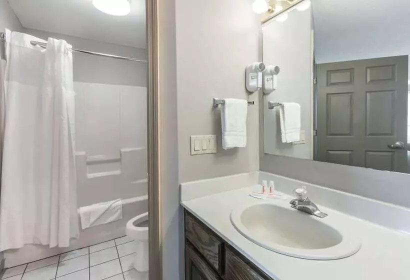 호텔 Super 8 By Wyndham Clinton