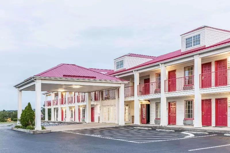 호텔 Super 8 By Wyndham Clinton