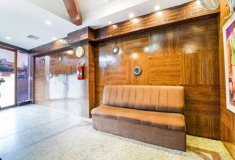 Hotell Gayatri Grand By Oyo Rooms