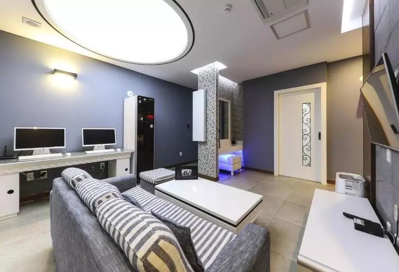 ホテル Urban Stay