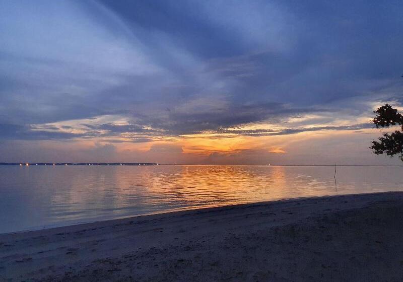 مبيت وإفطار Berakit Bay Resort