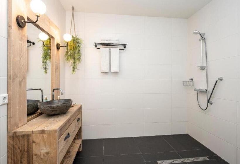 ベッドアンドブレックファースト De Moerbei