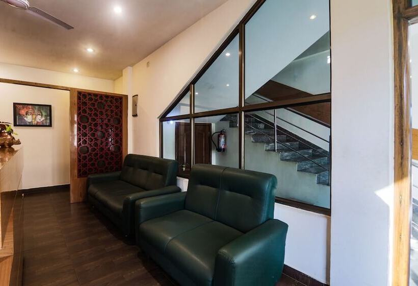 Отель Green Point By Oyo Rooms