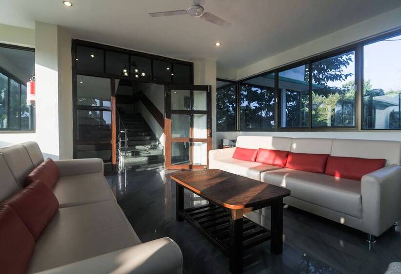 Отель Green Point By Oyo Rooms