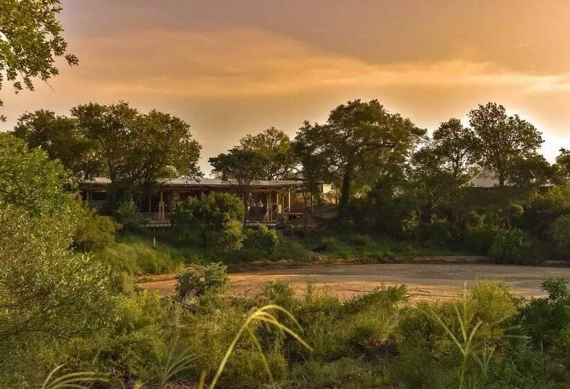 هتل Saseka Tented Camp