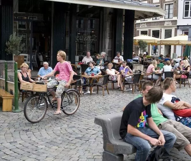 Hotelli Restinn Aartswoud