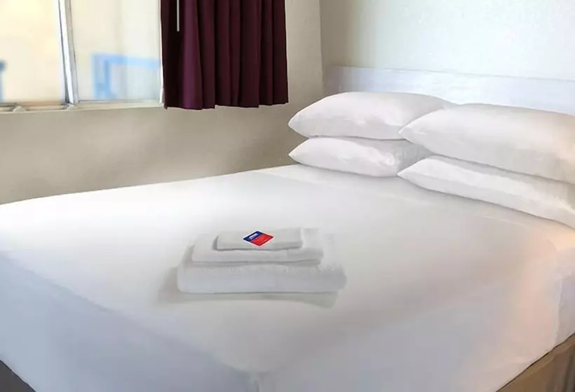 Hotelli Americas Best Value Inn & Suites Forsyth