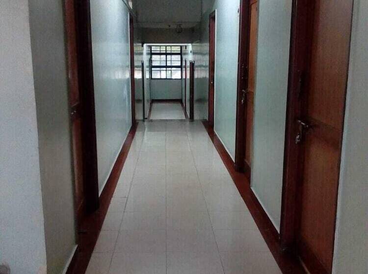 هتل Iroomz Chalukya Residency