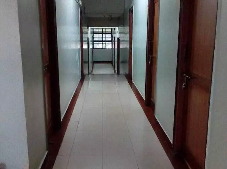 هتل Iroomz Chalukya Residency