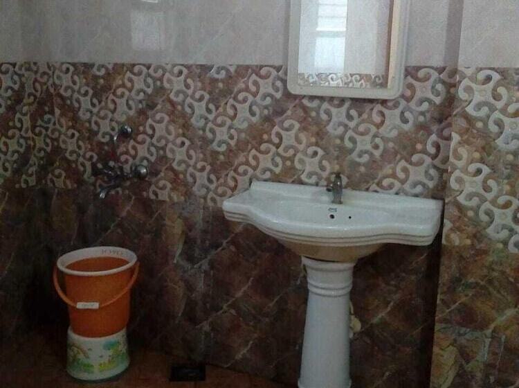 هتل Iroomz Chalukya Residency