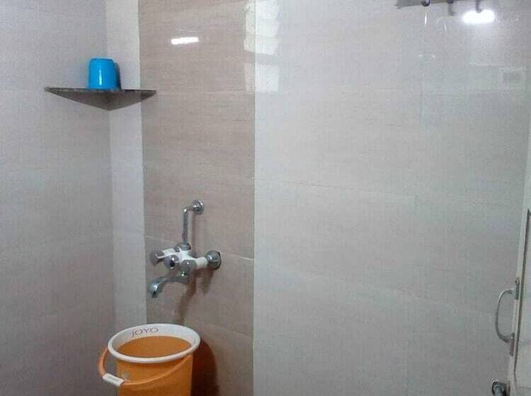 هتل Iroomz Chalukya Residency