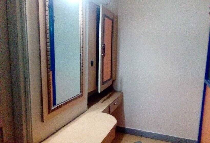 هتل Iroomz Chalukya Residency