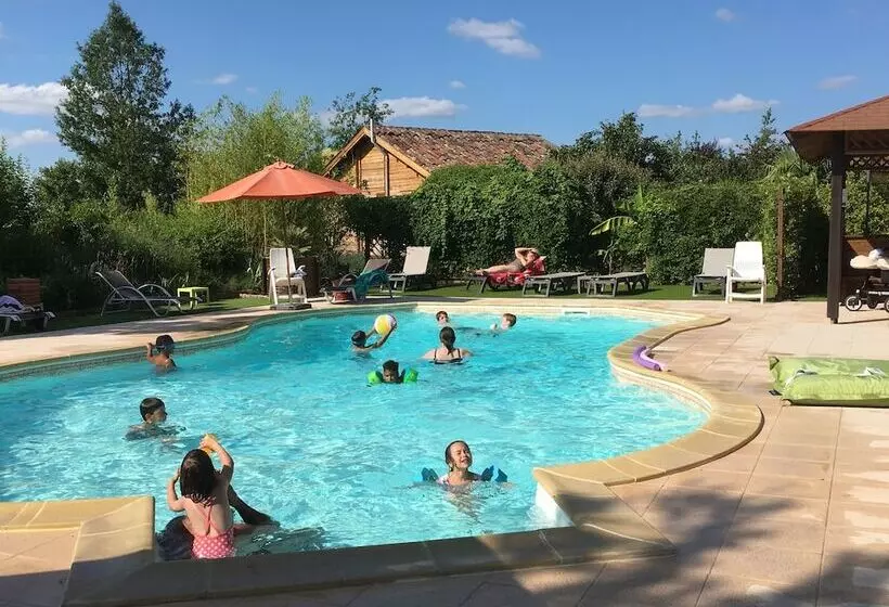 Hotelli Les Chalets De Fiolles