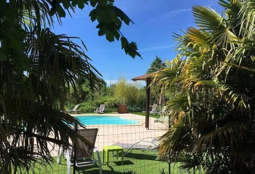 Hotelli Les Chalets De Fiolles