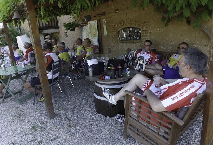 בית מלון כפרי Les Chalets De Fiolles