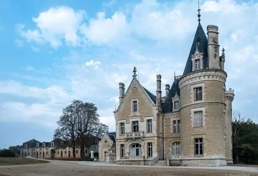 ペンション Château Des Chevaliers De Londigny