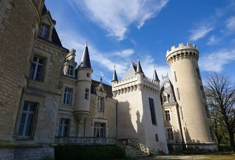 ペンション Château Des Chevaliers De Londigny