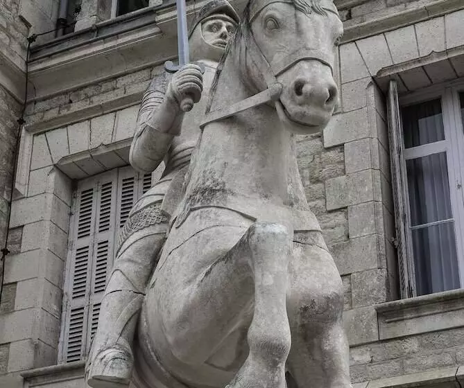 ペンション Château Des Chevaliers De Londigny