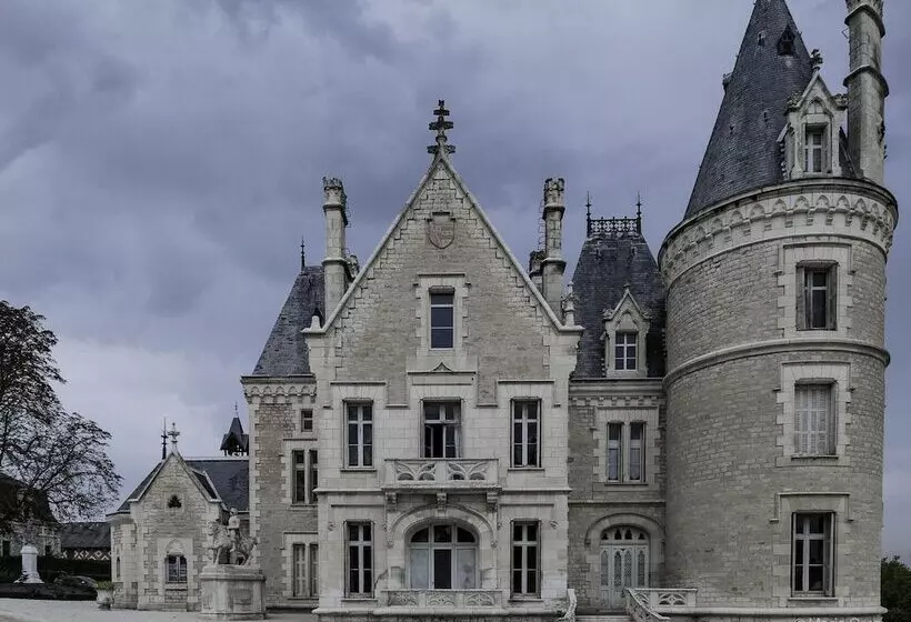 ペンション Château Des Chevaliers De Londigny