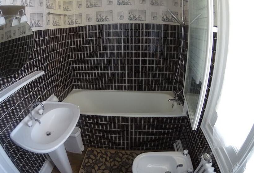 بنسيون Château Des Chevaliers De Londigny