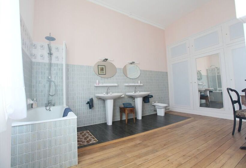 بنسيون Château Des Chevaliers De Londigny