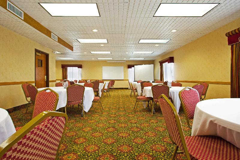 هتل Candlewood Suites Grand Rapids Airport, An Ihg