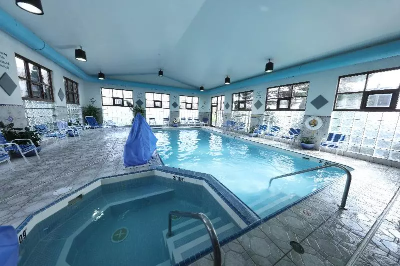 Отель Candlewood Suites Grand Rapids Airport, An Ihg