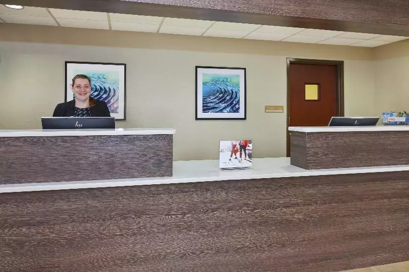 Отель Candlewood Suites Grand Rapids Airport, An Ihg
