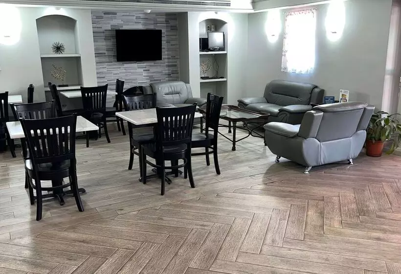 ホテル Days Inn By Wyndham Birmingham/west