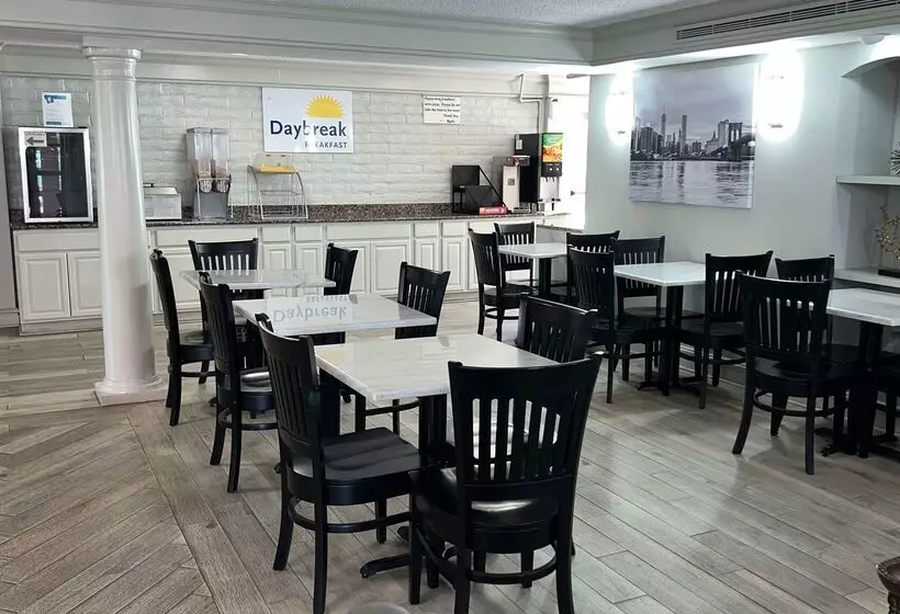 ホテル Days Inn By Wyndham Birmingham/west