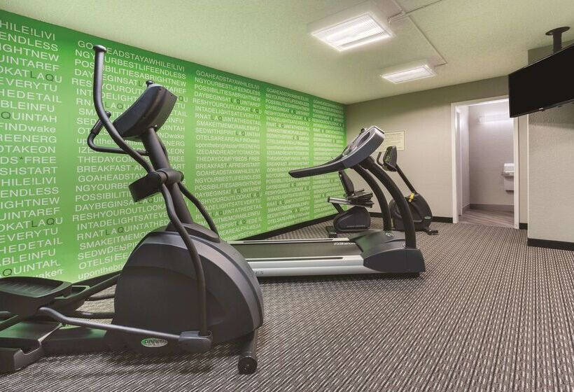 בית מלון כפרי Days Inn By Wyndham Gainesville Florida