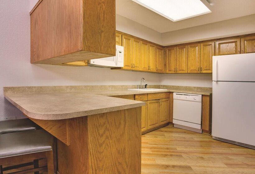 בית מלון כפרי Days Inn By Wyndham Gainesville Florida