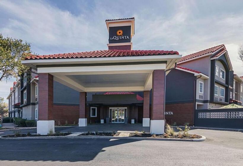Otel La Quinta By Wyndham Austin At The Domain
