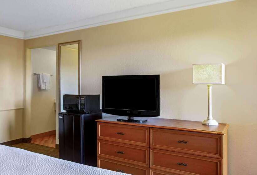 هتل La Quinta Inn By Wyndham Killeen  Fort Hood
