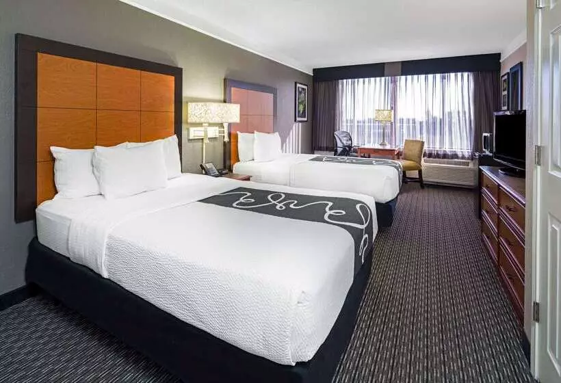 Отель La Quinta By Wyndham Buena Park