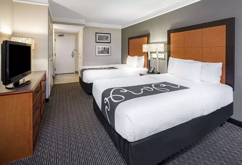 Отель La Quinta By Wyndham Buena Park