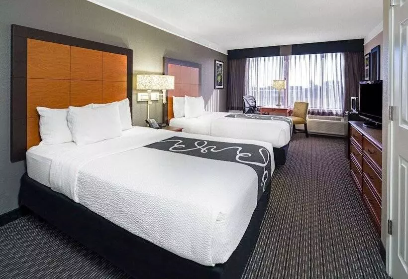 Отель La Quinta By Wyndham Buena Park