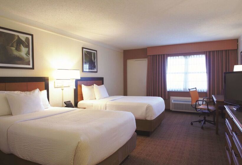 Отель La Quinta By Wyndham Coral Springs University Dr