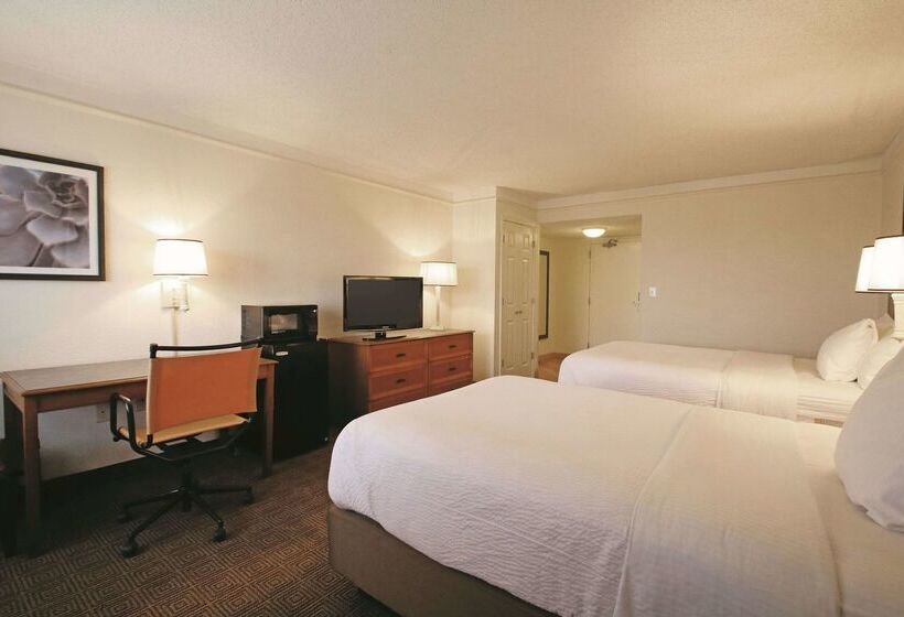 Отель La Quinta By Wyndham Coral Springs University Dr