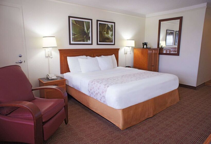 Отель La Quinta By Wyndham Coral Springs University Dr