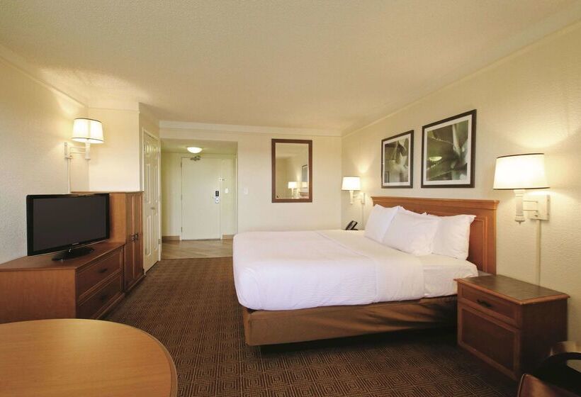 Отель La Quinta By Wyndham Coral Springs University Dr