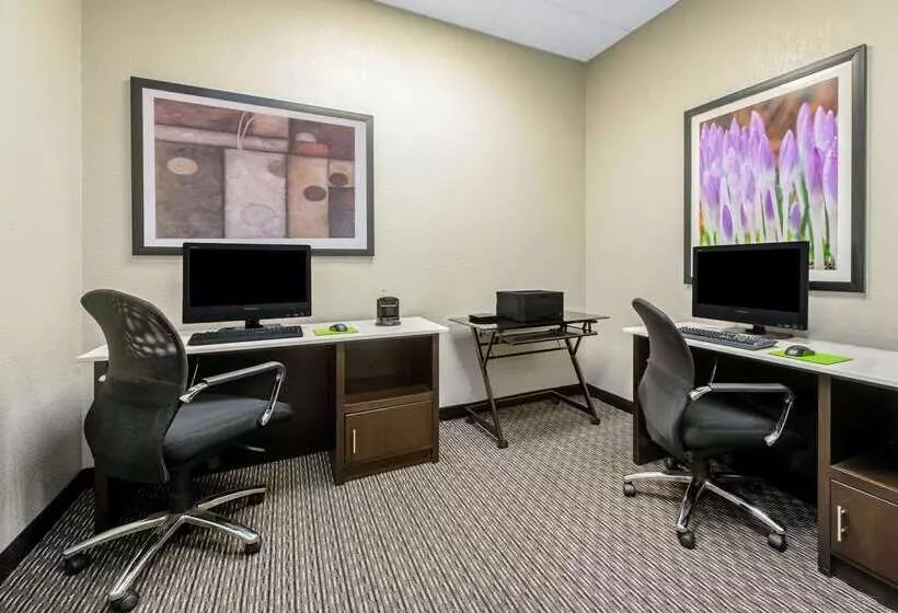 Отель La Quinta By Wyndham New Orleans Airport