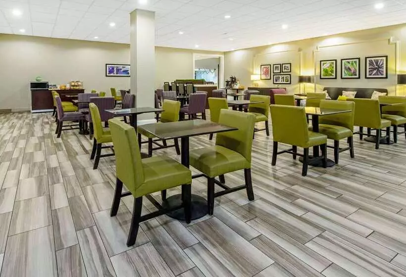 Отель La Quinta By Wyndham New Orleans Airport