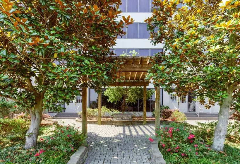 Отель La Quinta By Wyndham New Orleans Airport