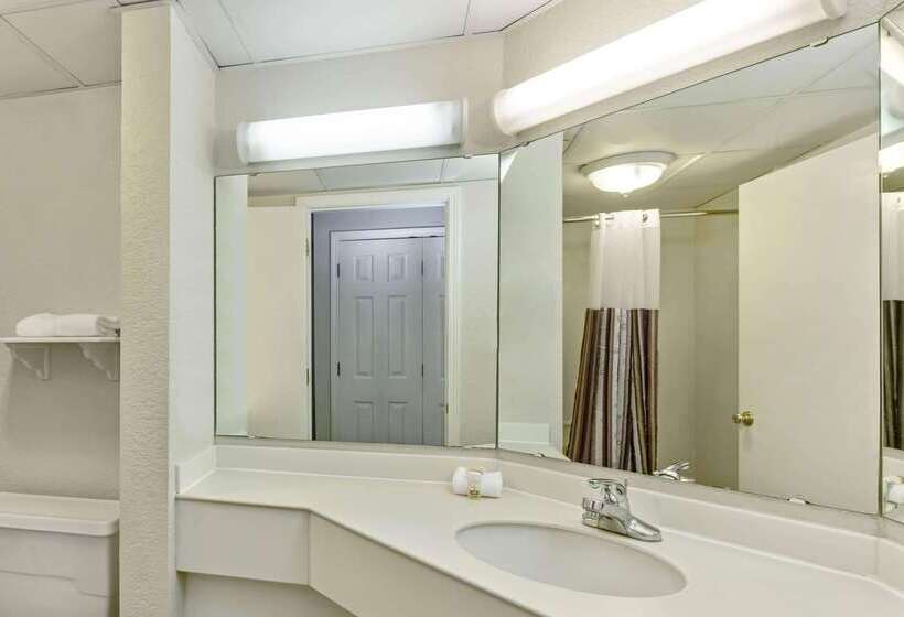 فندق La Quinta By Wyndham New Orleans Airport