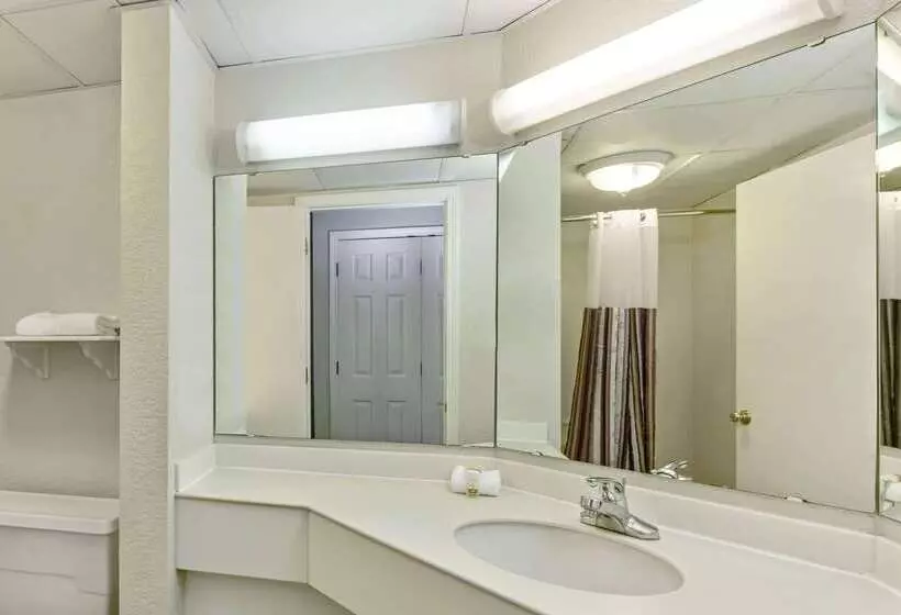 Отель La Quinta By Wyndham New Orleans Airport