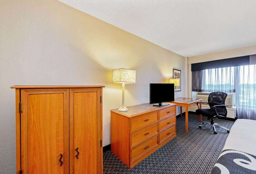 فندق La Quinta By Wyndham New Orleans Airport