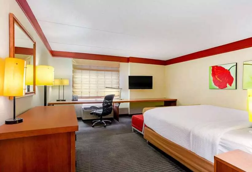 هتل La Quinta By Wyndham Raleigh Crabtree